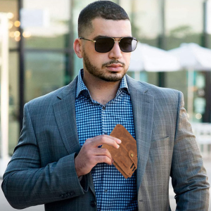 Classic Bifold Leather Wallet for Men – RFID Protection with Multiple Card Slots