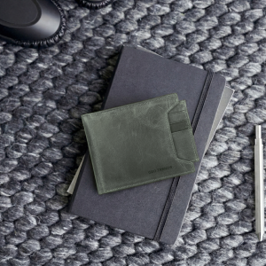 HYGT Men’s Genuine Leather RFID Wallet – Slim Minimalist Bifold Wallet with ID Window